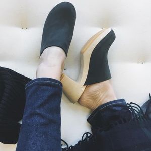 Bryr clogs in mustard yellow